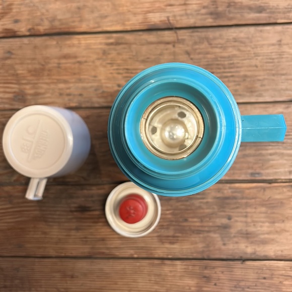 Vintage Turquoise glass lined Thermos - Picture 5 of 8